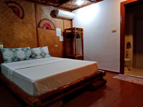 Ένα ή περισσότερα κρεβάτια σε δωμάτιο στο Allba's Homestay