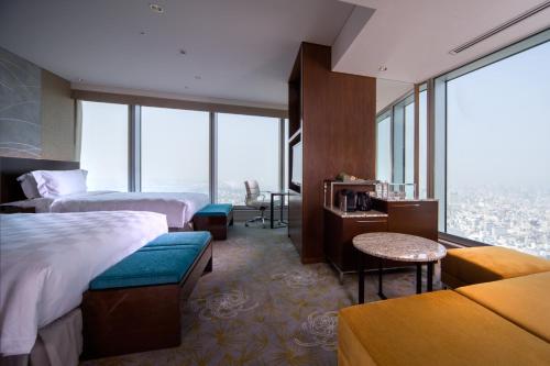 Ένα ή περισσότερα κρεβάτια σε δωμάτιο στο Osaka Marriott Miyako Hotel