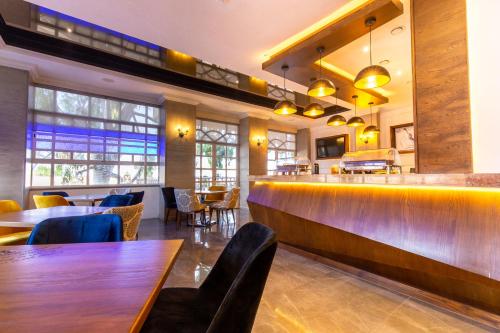 a restaurant with tables and chairs and a bar at HOTEL & SPA MANSION SOLIS by HOTSSON in Morelia