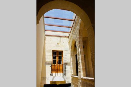 Imagen de la galería de 400 year old converted farmhouse with private pool, en Xagħra