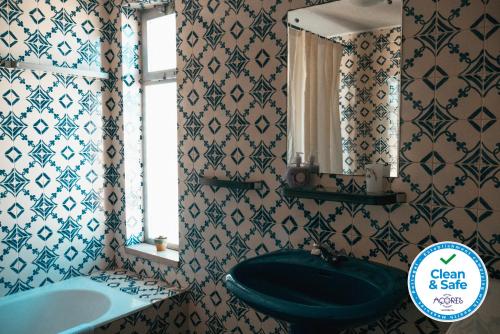 Kylpyhuone majoituspaikassa SolMar View Apartment, Azores