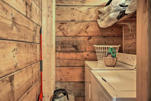 Secluded Sevierville Cabin w/ Hot Tub! photo 21