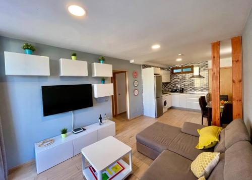 OHMYHOST360 - Sunny Home Holidays