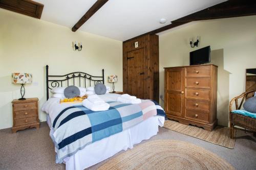 a bedroom with a bed with teddy bears on it at Lavender Cottage in Bude