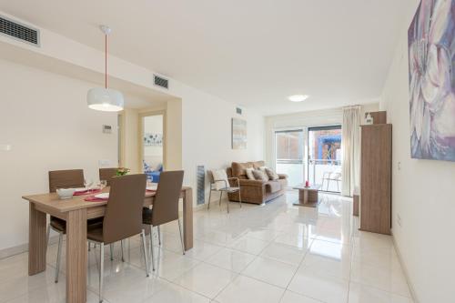 Apart-rent Apartamento Francesc Macia 1º 2002 con wifi cerca de la playa
