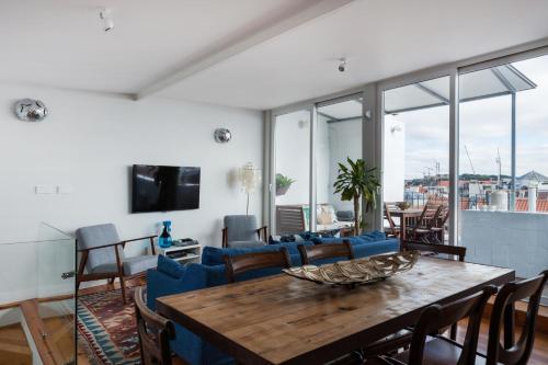 Amazing Rooftop Terrace With River And Historic City View 4 Bedrooms 4 bathrooms AC 19th Century Building Chiado