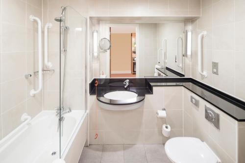 Koupelna v ubytování Crowne Plaza Chester by IHG
