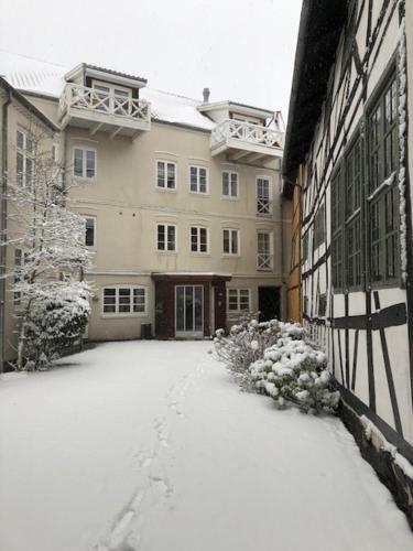Stemningsfuld lejlighed - 3 minutters gang fra H.C. Andersens Hus om vinteren