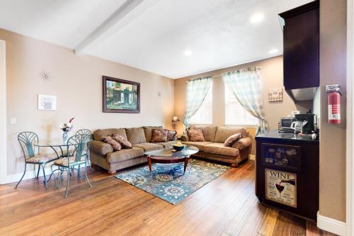 Big Bear Lodge Apartment – Photos 3