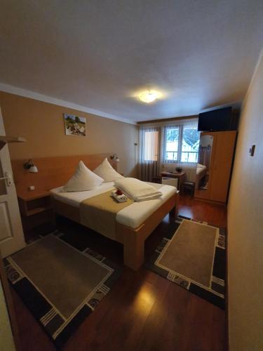 a hotel room with a bed and a window at Complex Turistic Caprioara in Baia Mare