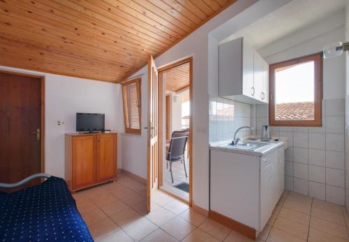A kitchen or kitchenette at Apartments Ante-100m from beach