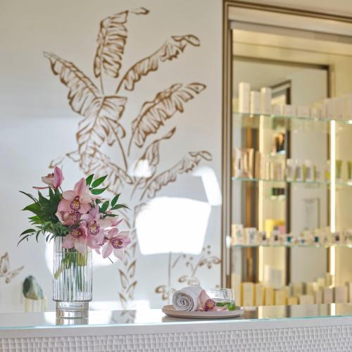 The Beverly Hills Hotel - Dorchester Collection photo 44