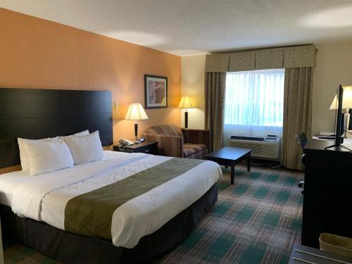 Ένα ή περισσότερα κρεβάτια σε δωμάτιο στο Quality Inn Montgomery South
