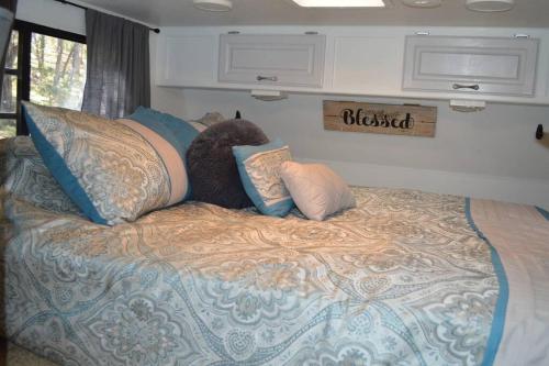 Postel nebo postele na pokoji v ubytování The Traveler