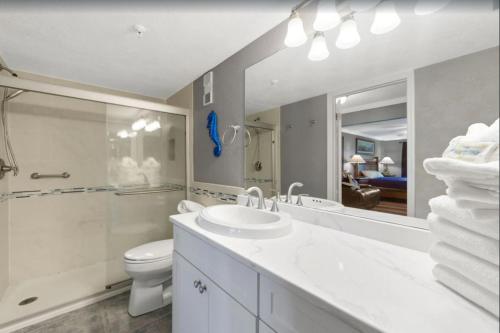 Phòng tắm tại Luxury Beach Front Corner Beach Place #306