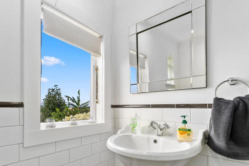 Kylpyhuone majoituspaikassa The Cottage - Te Puke Holiday Home