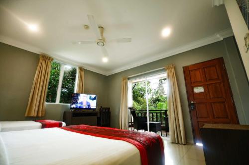 TV a/nebo společenská místnost v ubytování Tioman Dive Resort