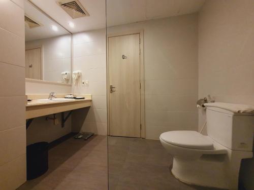 Ένα μπάνιο στο Muong Thanh Dien Chau Hotel