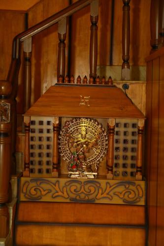 a large wooden clock in a room at Arudhra Residency in Chidambaram