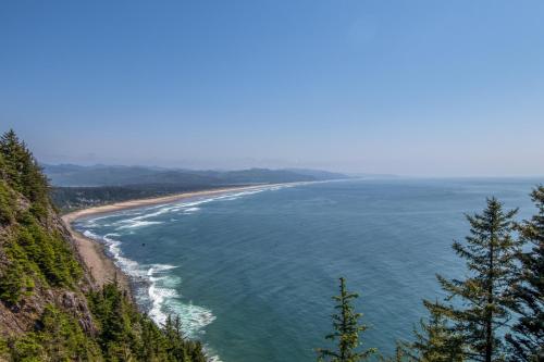 a view of the ocean from a cliff at Amazing Place MCA 1295 - Meredith Lodging in Manzanita