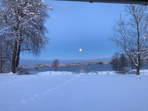 Joarsbo, Stuga 2, Gårdsstugan im Winter