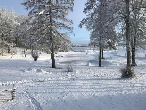 Joarsbo, Stuga 2, Gårdsstugan im Winter