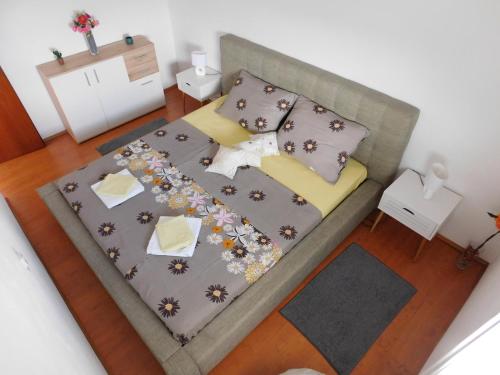 Postel nebo postele na pokoji v ubytování Apartmani Ruža