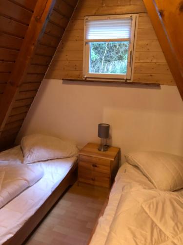 Katil atau katil-katil dalam bilik di Ferienhäuser Am Waldschlößchen