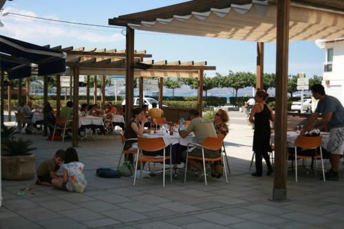 Un restaurant sau alt loc unde se poate mânca la Cal Mariner