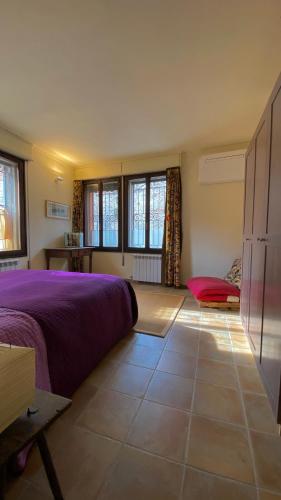 A bed or beds in a room at ARTISTICO - Artistic flat in front of GUGGENHEIM COLLECTION