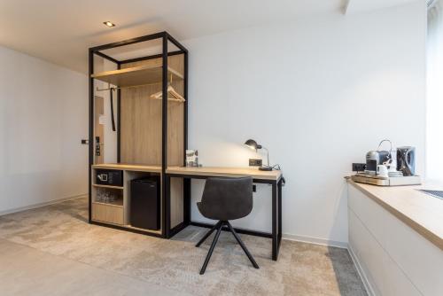 a desk in a kitchen with a chair in a room at Hotel de Rousch - 4 sterren Superieur in Heerlen