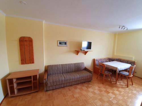 a living room with a couch and a table at Appartement zur Post in Ferlach