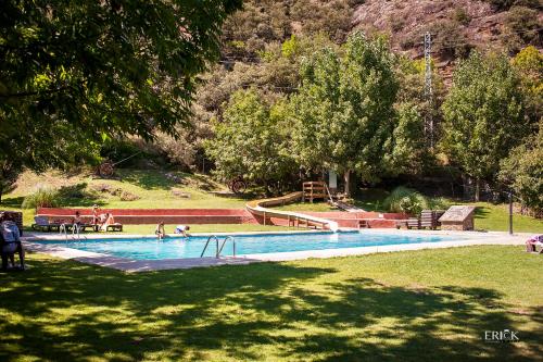 Bazén v ubytování Camping Bungalows La Borda del Pubill nebo v jeho okolí