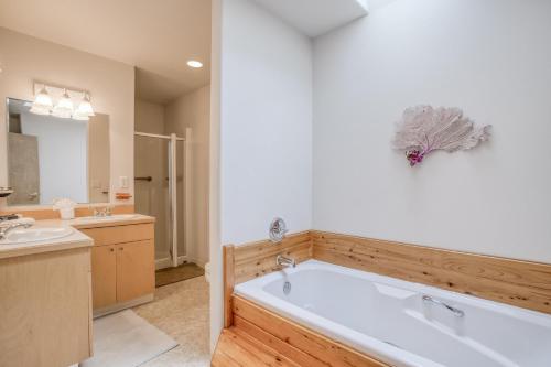 Un baño de Pirates Perch - Meredith Lodging