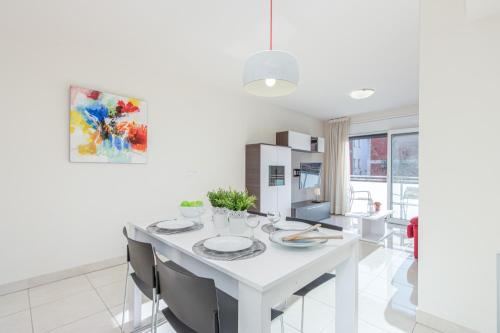 Kuchyň nebo kuchyňský kout v ubytování Apart-rent Apartamento Francesc Macia 2003