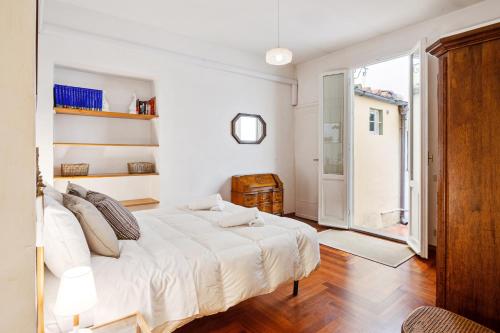 GuestHost - Porta Rossa Apartments near Ponte Vecchio