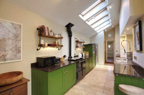 Ett kök eller pentry på Stunning 3-Bed House in a private hidden valley