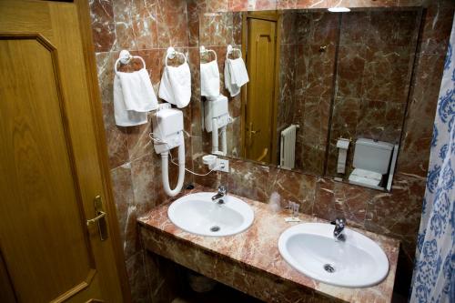 Bilik mandi di Hotel Reina Victoria
