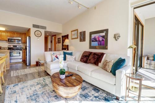 Sh504 Summit House Condo – Photos 3