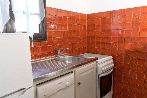 Η κουζίνα ή μικρή κουζίνα στο Résidence Marie Diane - Appart Coté Piscine F