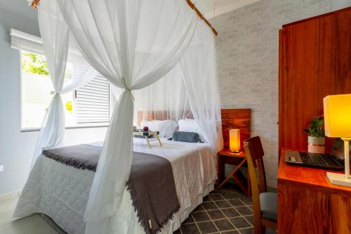 เตียงในห้องที่ Calamar Flats Paraty