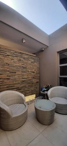 Χώρος καθιστικού στο The Residences at Crystal Towers