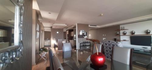 Η κουζίνα ή μικρή κουζίνα στο The Residences at Crystal Towers