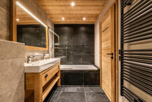 Gallery image of Residence Hameau de Clotaire Alpe d'Huez - by EMERALD STAY in L'Alpe-d'Huez