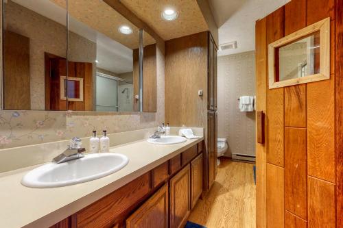 a bathroom with two sinks and a large mirror at St John C in Jackson