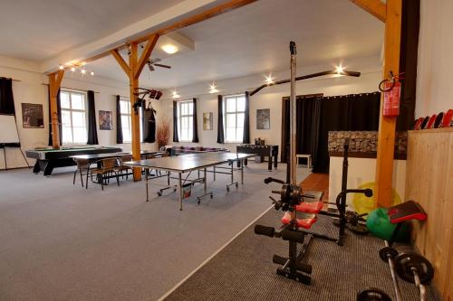 
Fitness centrum a/nebo fitness zařízení v ubytování Holiday Home Kvitek
