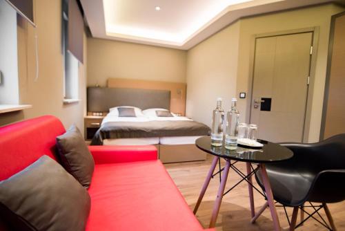 Ein Bett oder Betten in einem Zimmer der Unterkunft Zum grünen Baum Hotel Frankfurt Airport