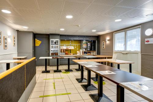 Εστιατόριο ή άλλο μέρος για φαγητό στο B&B HOTEL Louveciennes