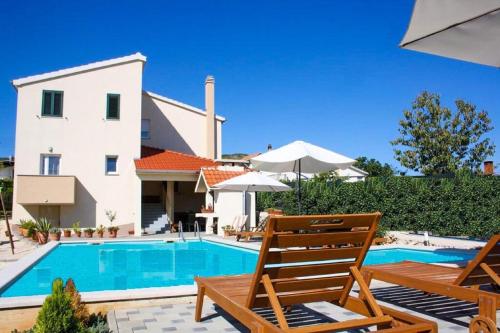 Villa Matia with pool