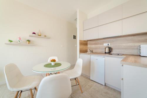 Η κουζίνα ή μικρή κουζίνα στο Villas Valentina